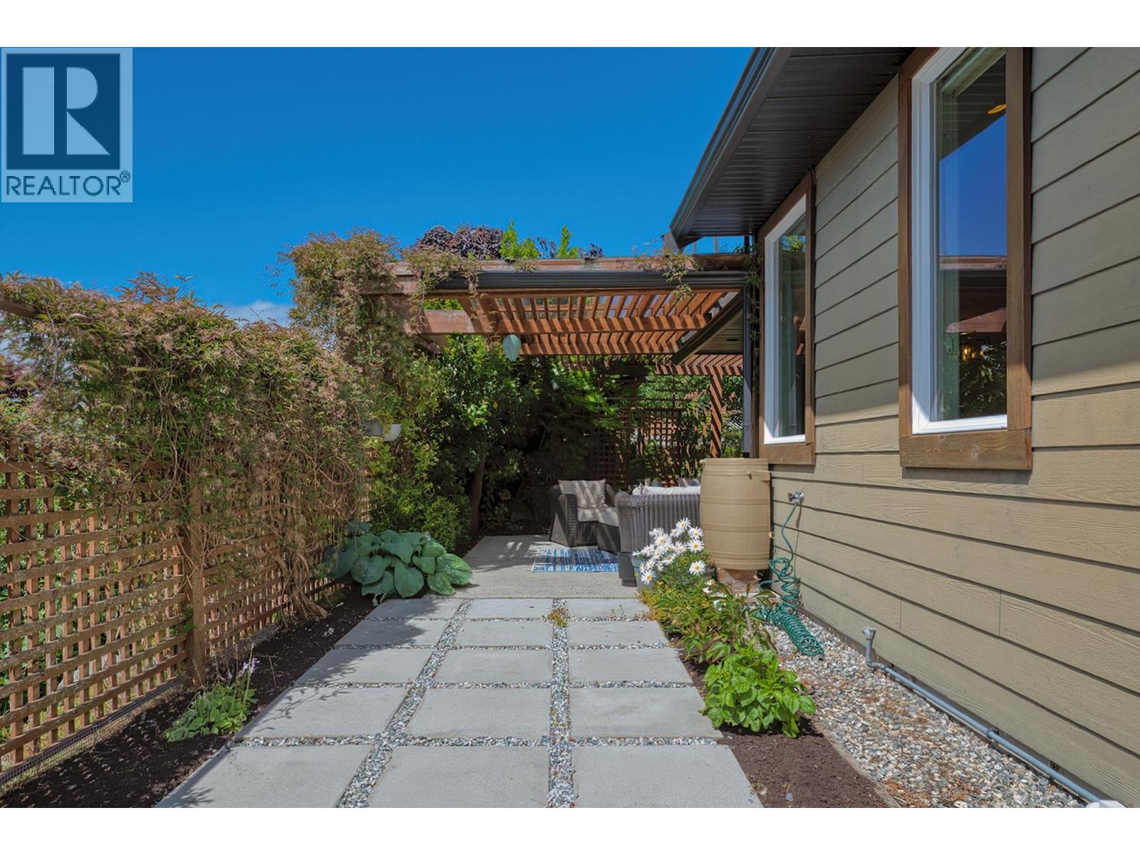 5631 Page Road, Sechelt, British Columbia  V7Z 0N7 - Photo 26 - R3142714
