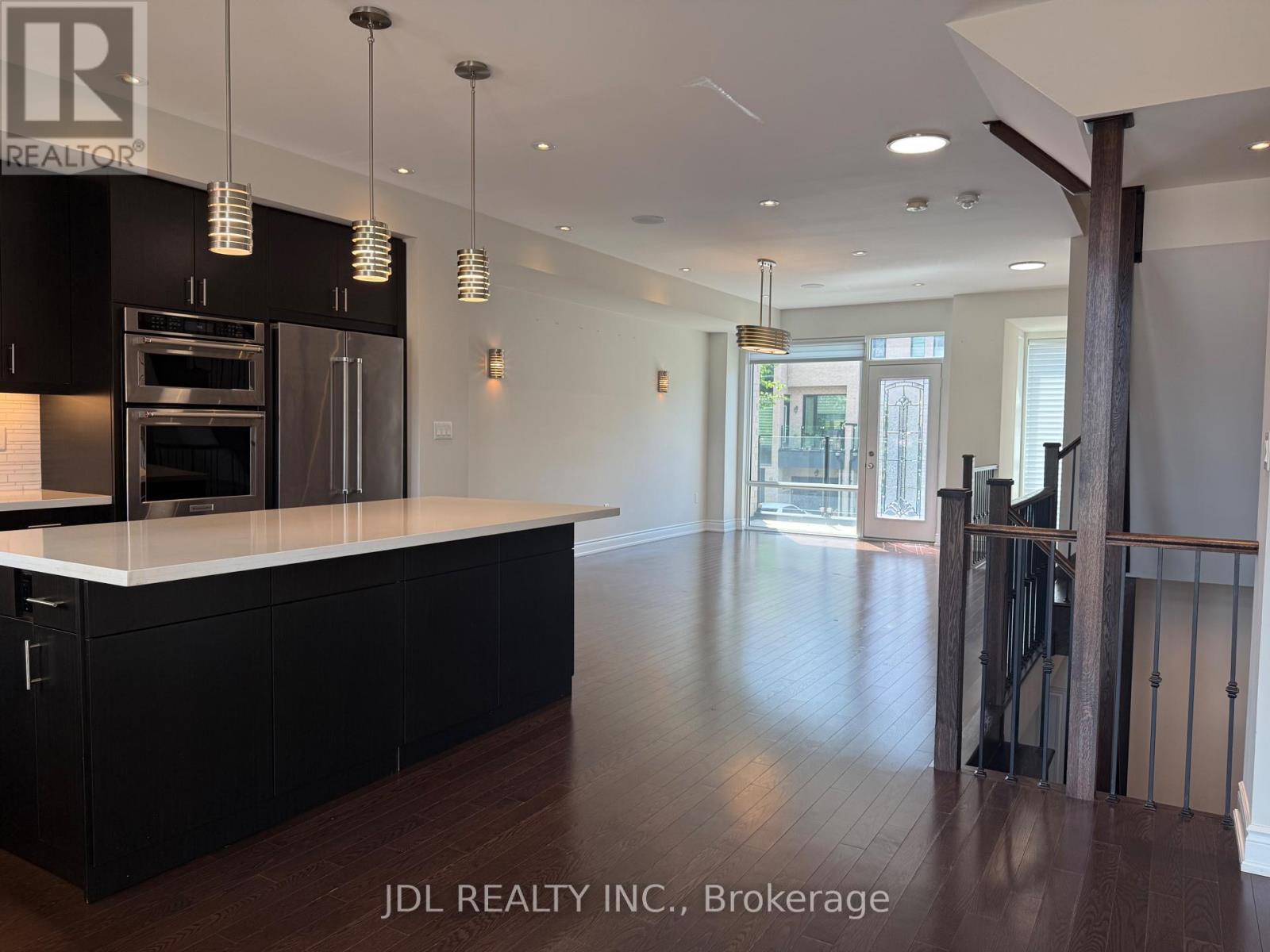 44 Pony Farm Drive, Toronto, Ontario M9R 0B3 - Photo 4 - W13074516