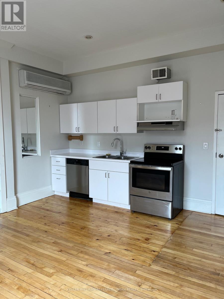 2854 DUNDAS STREET W, Toronto, Ontario
