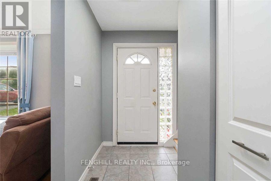 786 Botany Hill Crescent, Newmarket, Ontario  L3Y 3A8 - Photo 3 - N13522060