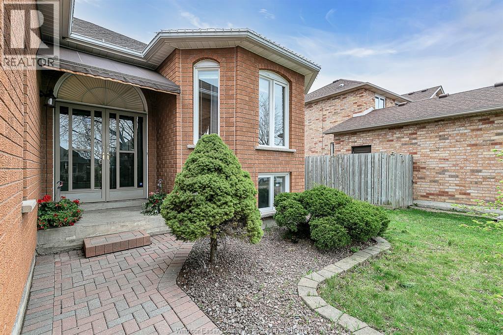 3114 Fletcher, Windsor, Ontario  N9E 4M7 - Photo 4 - 26011600