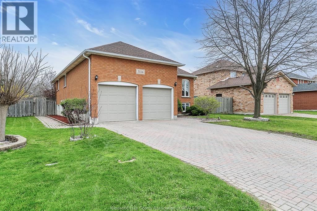 3114 Fletcher, Windsor, Ontario  N9E 4M7 - Photo 2 - 26011600