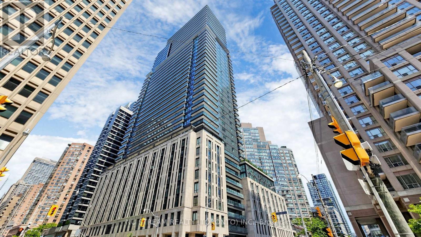 1015 - 955 BAY STREET, Toronto, Ontario