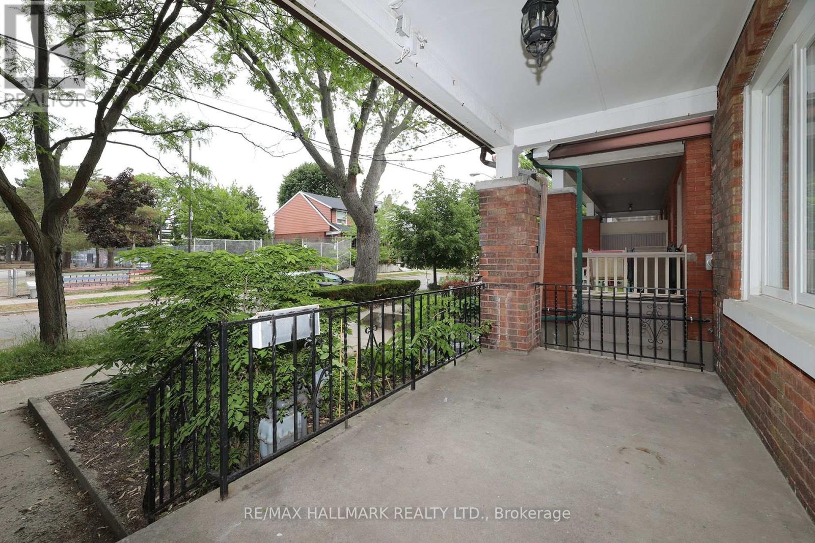 259 Wolverleigh Boulevard, Toronto, Ontario  M4C 1S3 - Photo 3 - E13522074