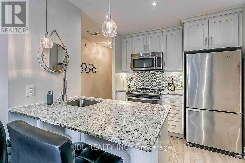 104 - 73 WASHINGTON AVENUE, oakville (co central), Ontario