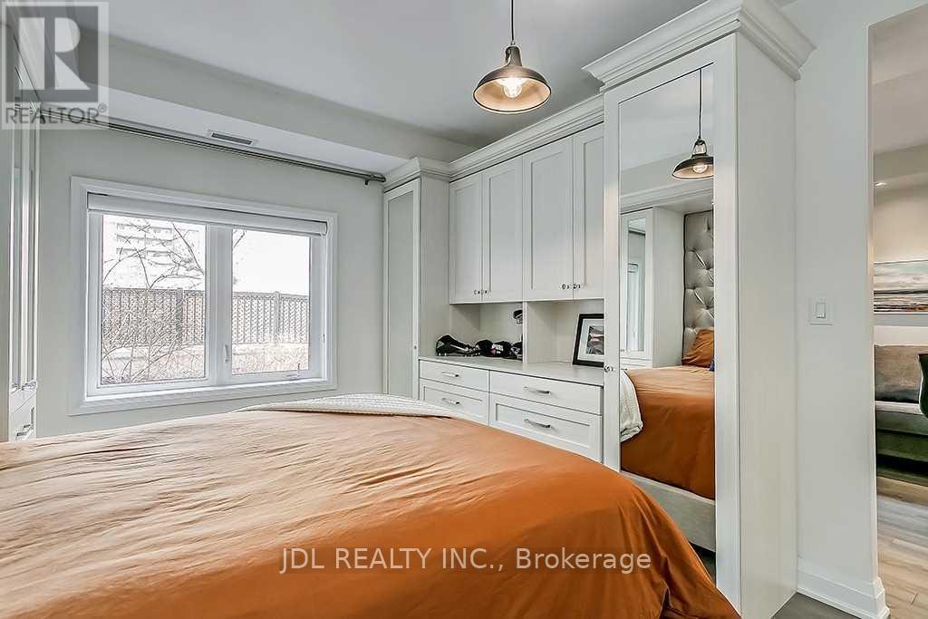 104 - 73 Washington Avenue, Oakville (Co Central), Ontario  L6K 1W5 - Photo 10 - W13522102
