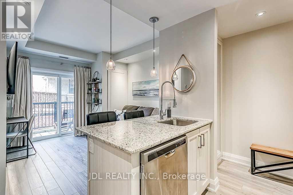 104 - 73 Washington Avenue, Oakville (Co Central), Ontario  L6K 1W5 - Photo 2 - W13522102