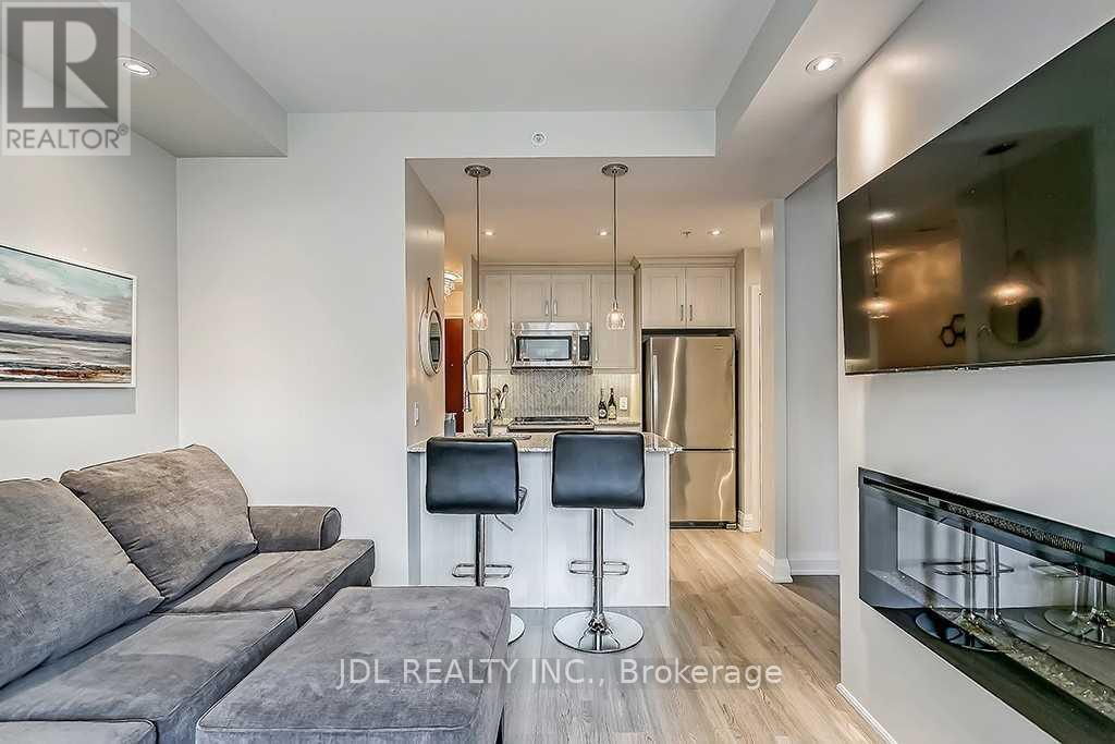 104 - 73 Washington Avenue, Oakville (Co Central), Ontario  L6K 1W5 - Photo 7 - W13522102