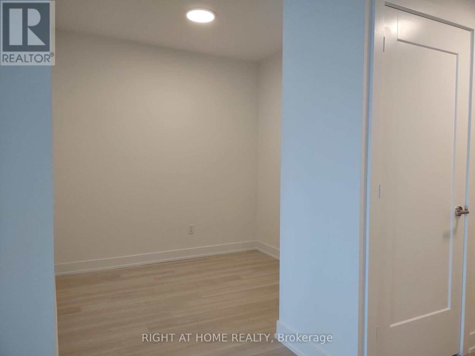 2508 - 60 Central Park Road Way, Toronto, Ontario  M9A 0E6 - Photo 9 - W13522118