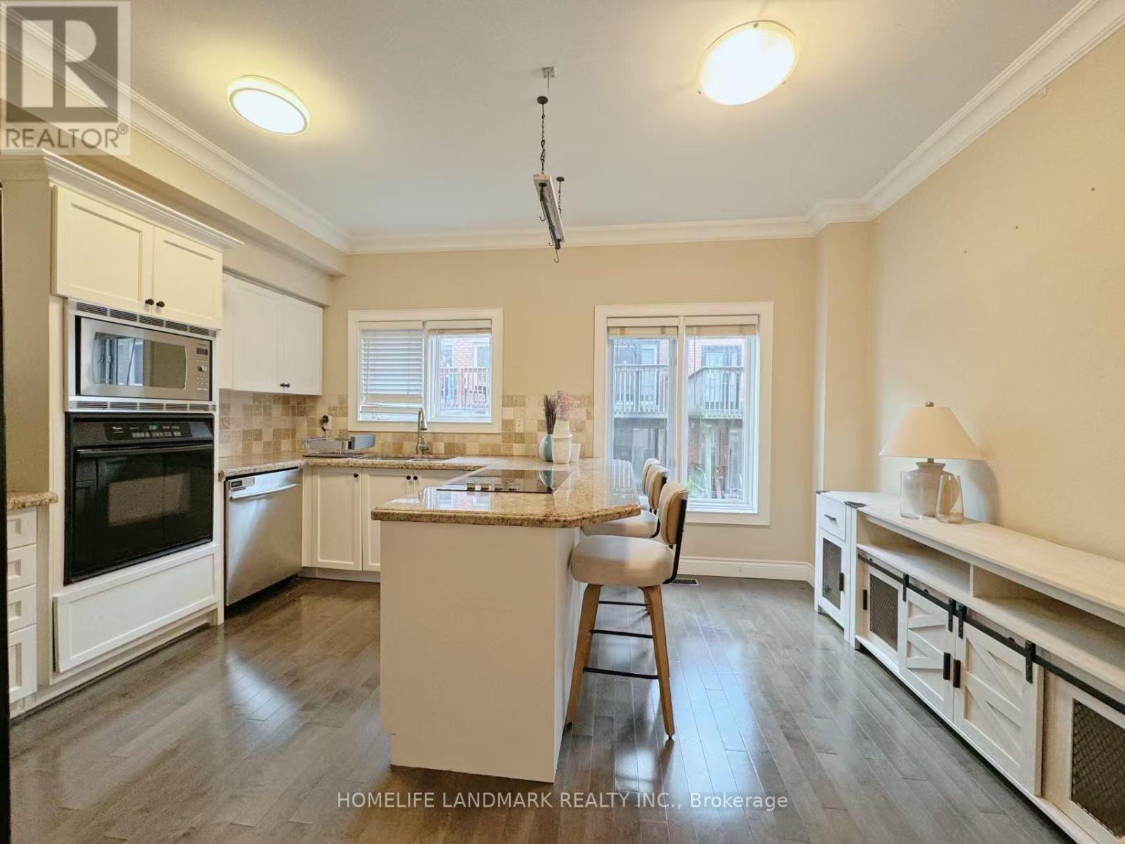 54 BLUEWATER COURT, Toronto, Ontario