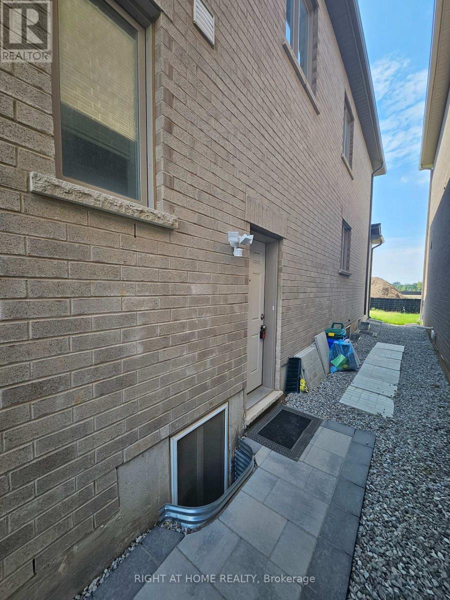 Upper - 1615 Severn Drive, Milton, Ontario  L9E 1X8 - Photo 23 - W13522222