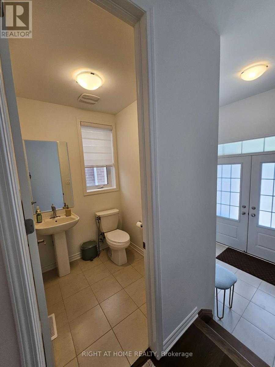 Upper - 1615 Severn Drive, Milton, Ontario  L9E 1X8 - Photo 4 - W13522222