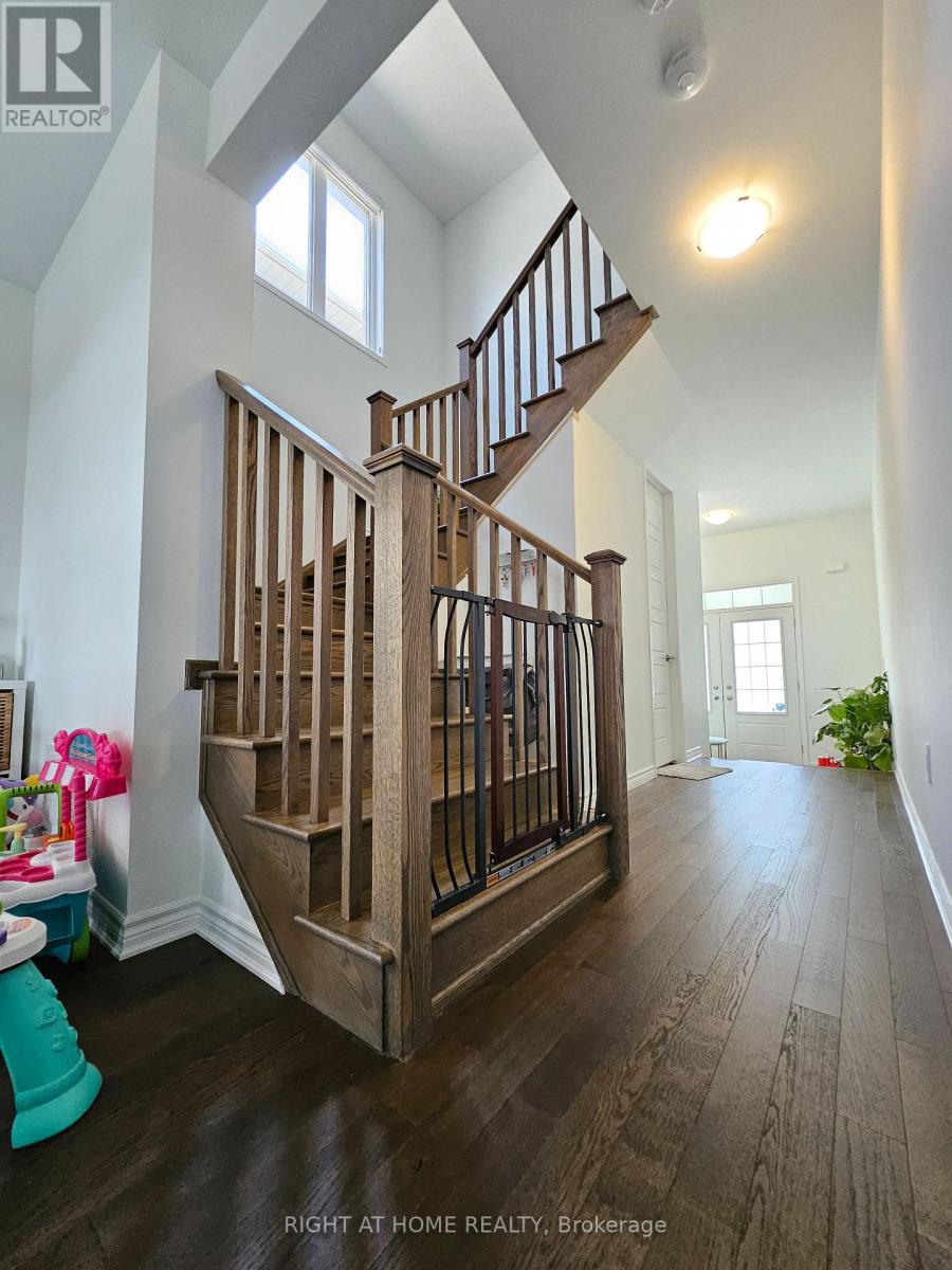 Upper - 1615 Severn Drive, Milton, Ontario  L9E 1X8 - Photo 5 - W13522222