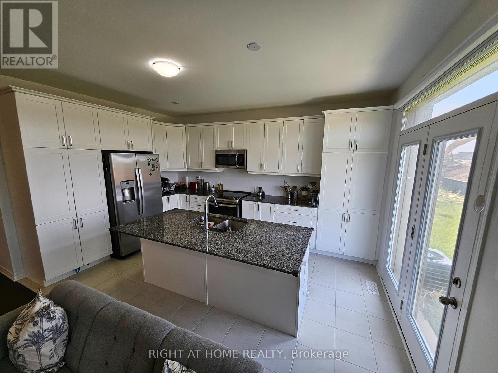 Upper - 1615 Severn Drive, Milton, Ontario  L9E 1X8 - Photo 8 - W13522222