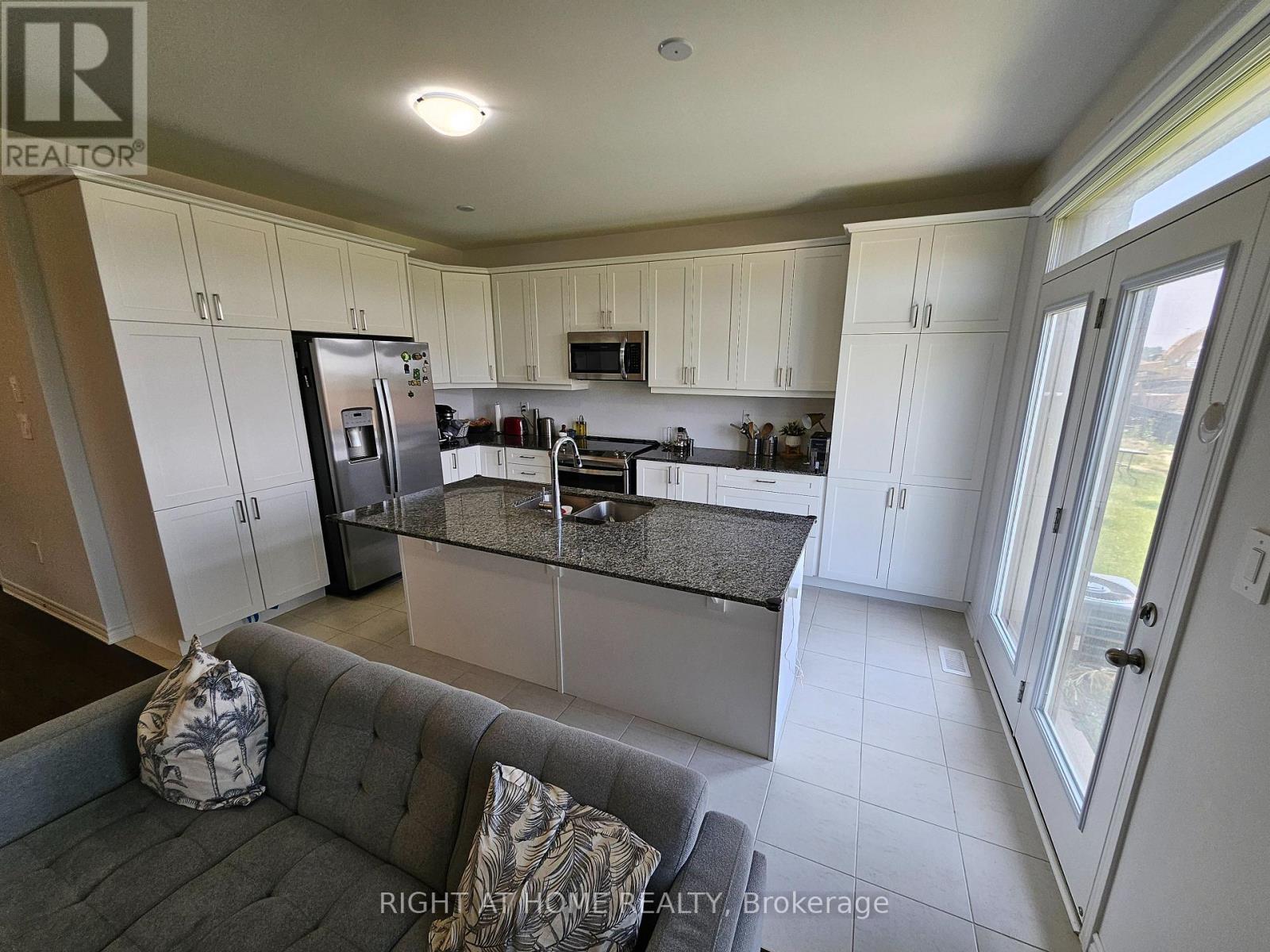 Upper - 1615 Severn Drive, Milton, Ontario  L9E 1X8 - Photo 9 - W13522222