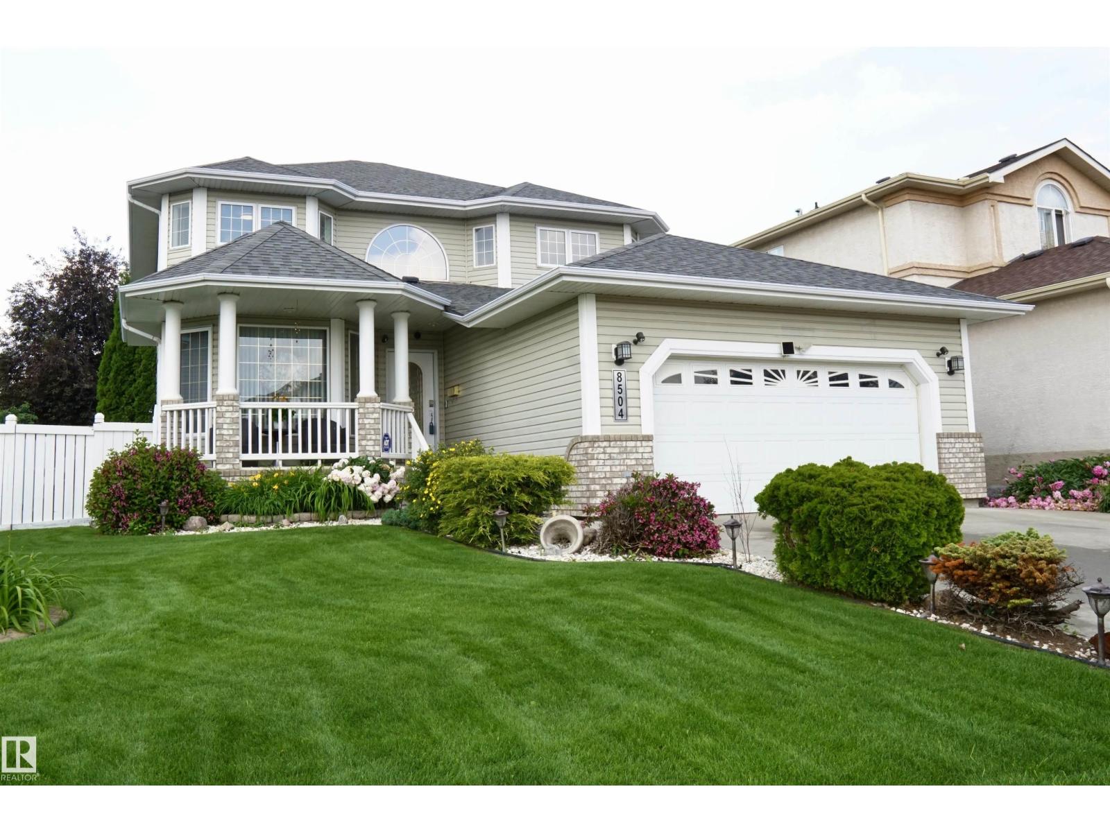 8504 160A AV NW, Edmonton, Alberta