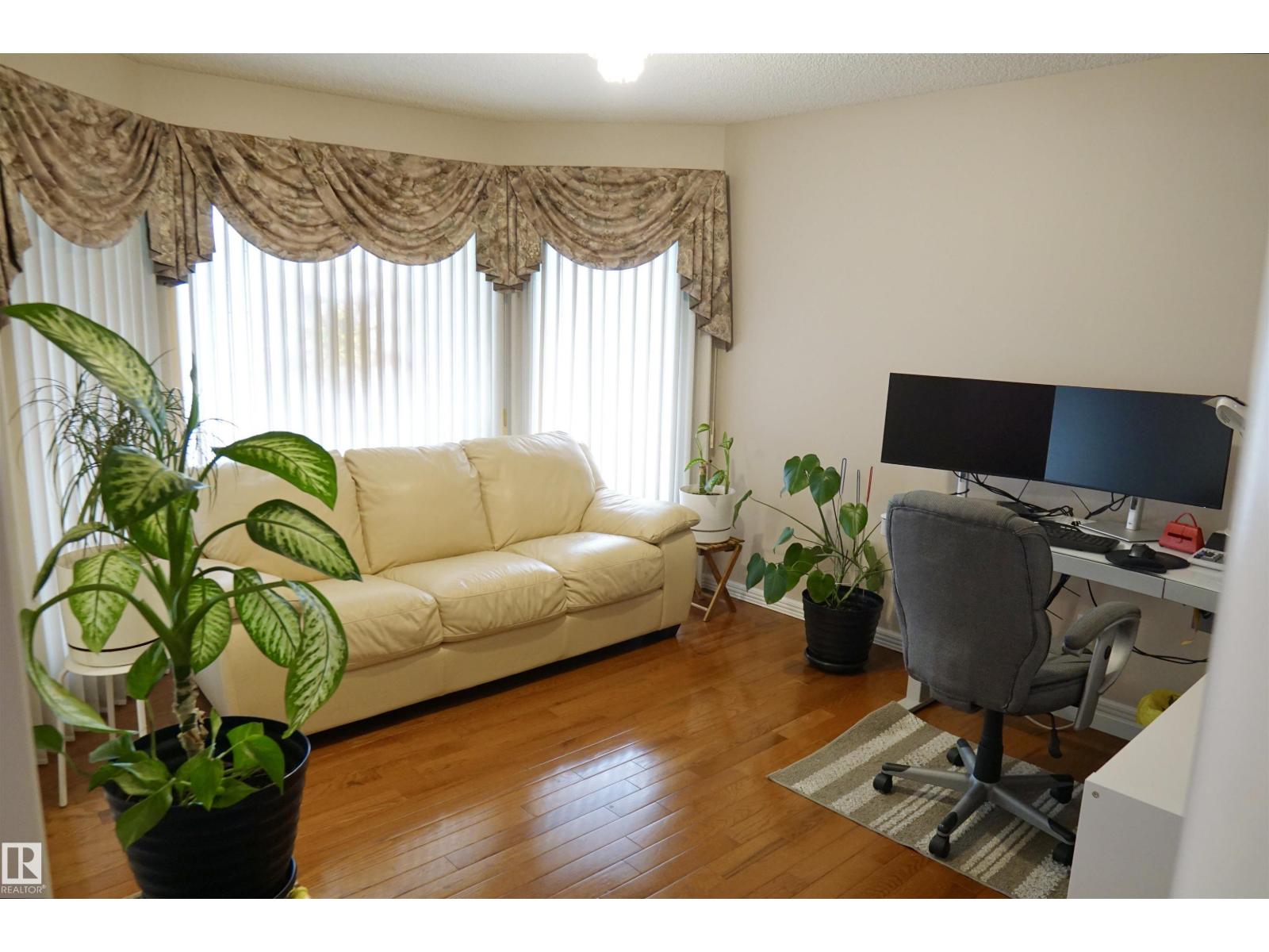 8504 160a Av NW, Edmonton, Alberta  T5Z 3K2 - Photo 3 - E4497095