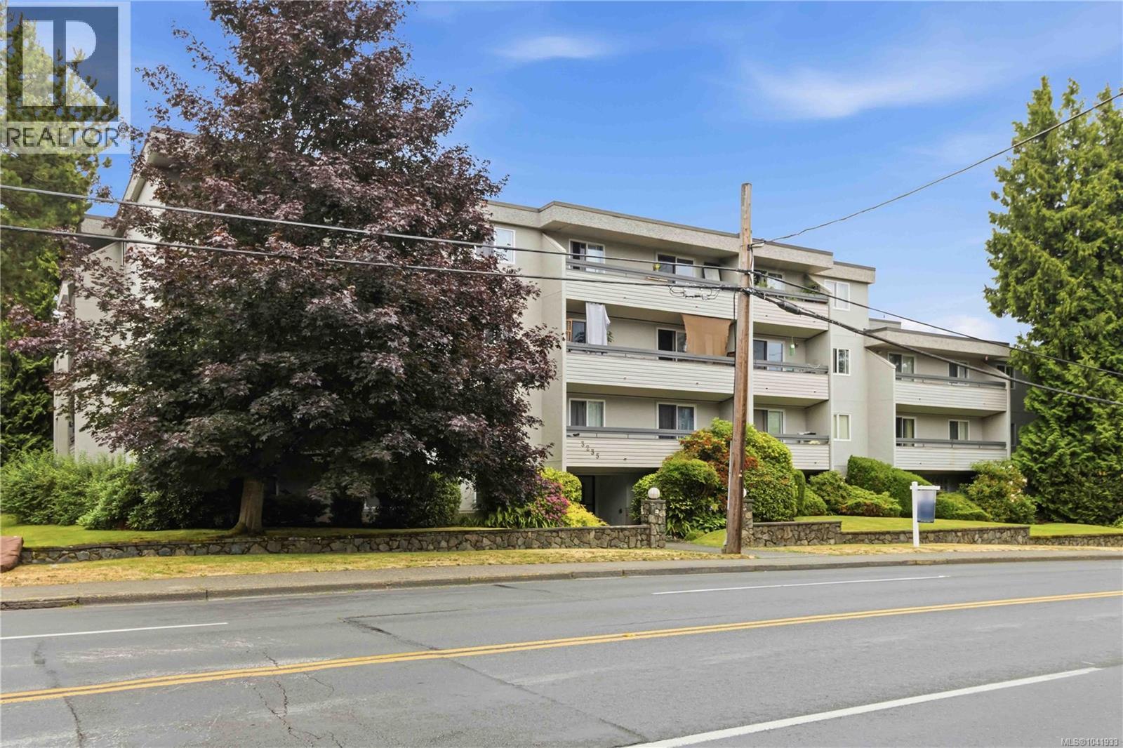 103 3235 Quadra St