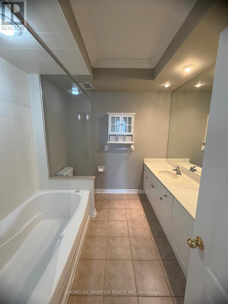 402 - 3351 Cawthra Road, Mississauga, Ontario  L5A 4N5 - Photo 8 - W13223410