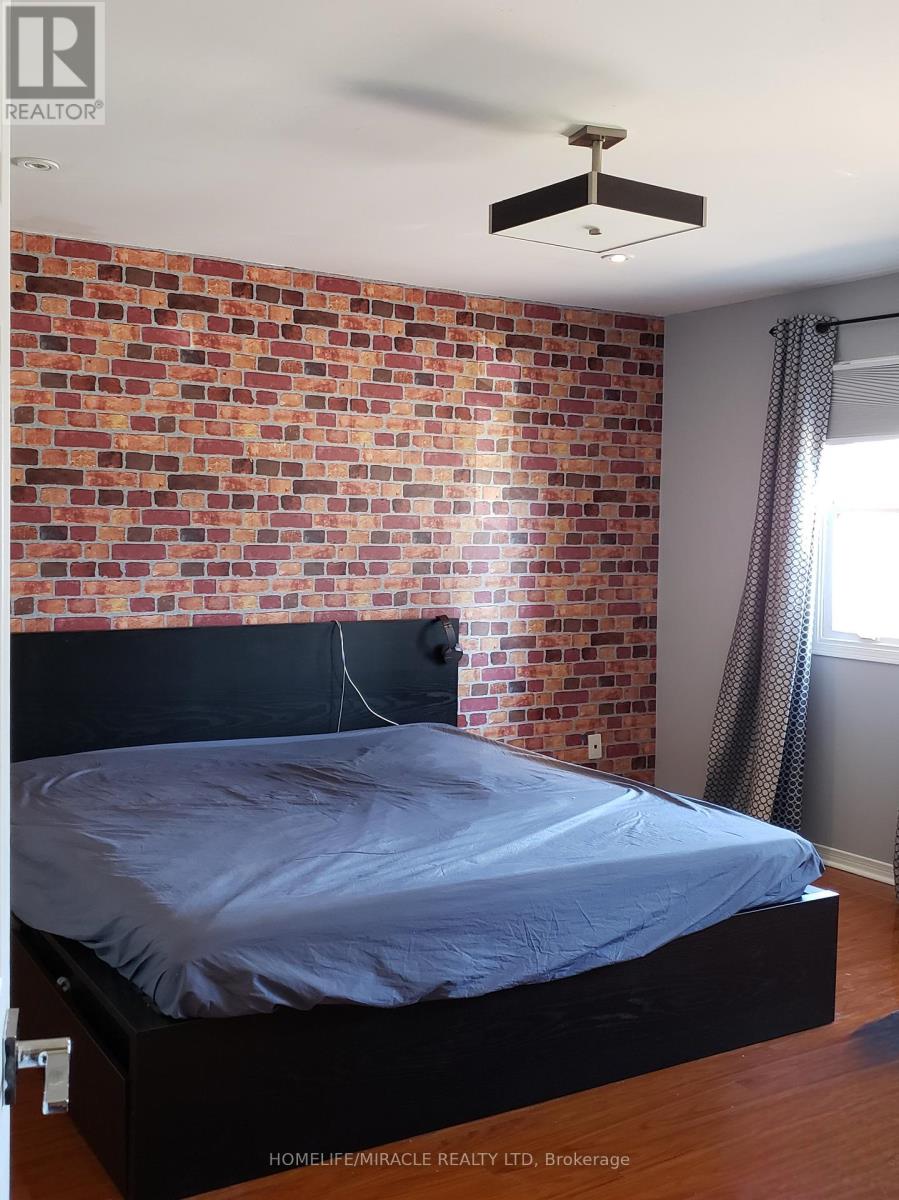 487 Wallenberg Crescent, Mississauga, Ontario  L5B 3M2 - Photo 18 - W13004622