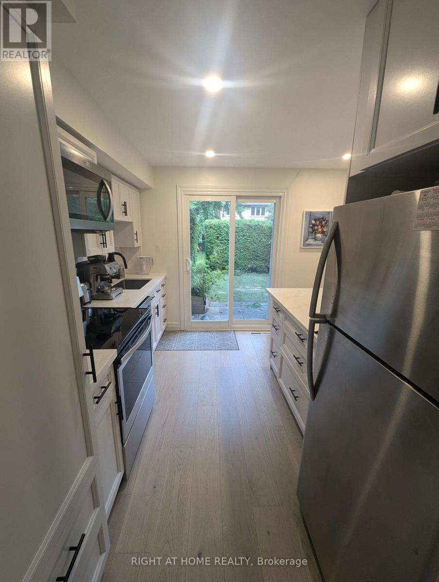 6 Broadpath Road, Toronto, Ontario  M3C 2B5 - Photo 2 - C13522226