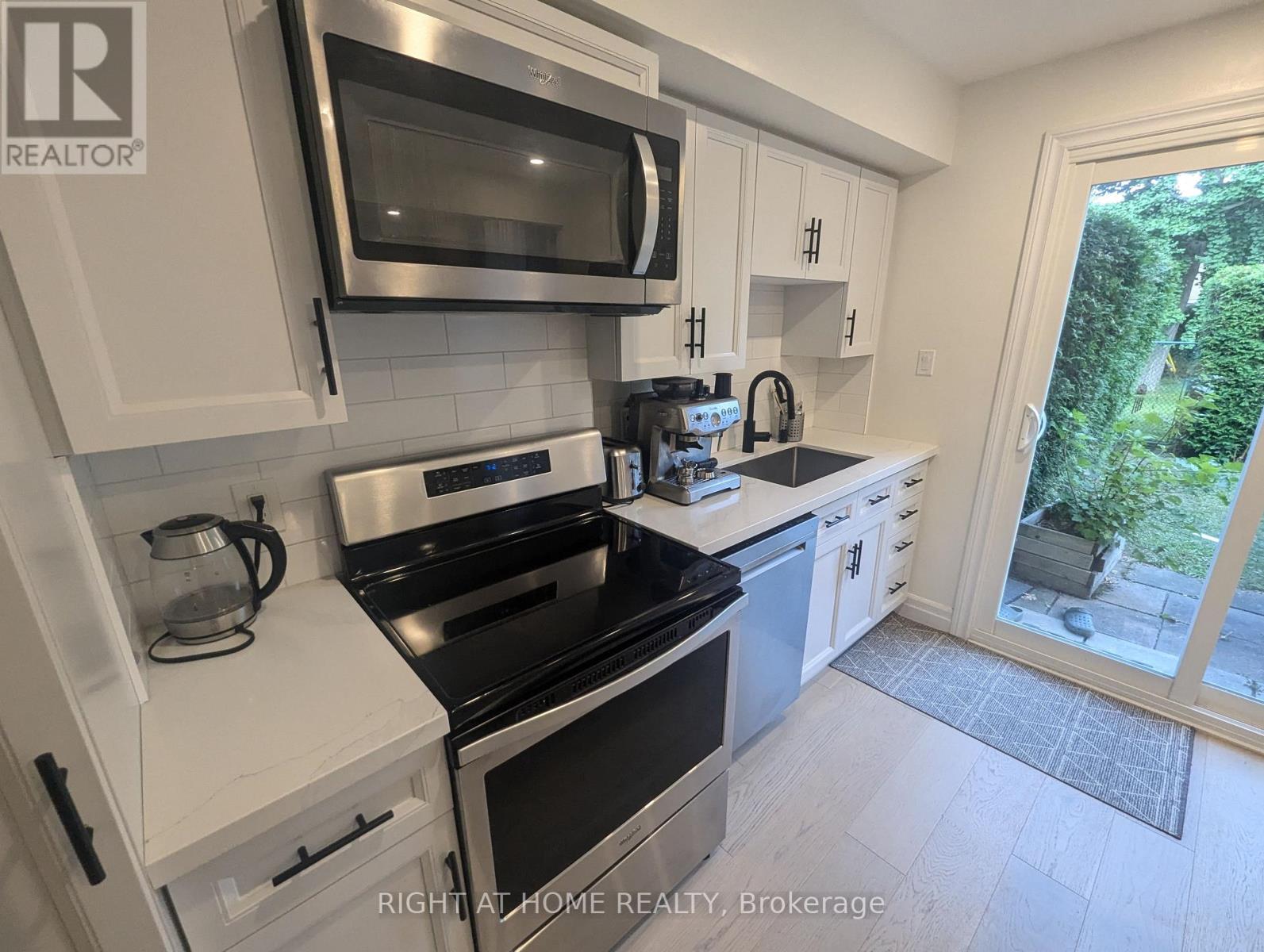 6 Broadpath Road, Toronto, Ontario  M3C 2B5 - Photo 3 - C13522226