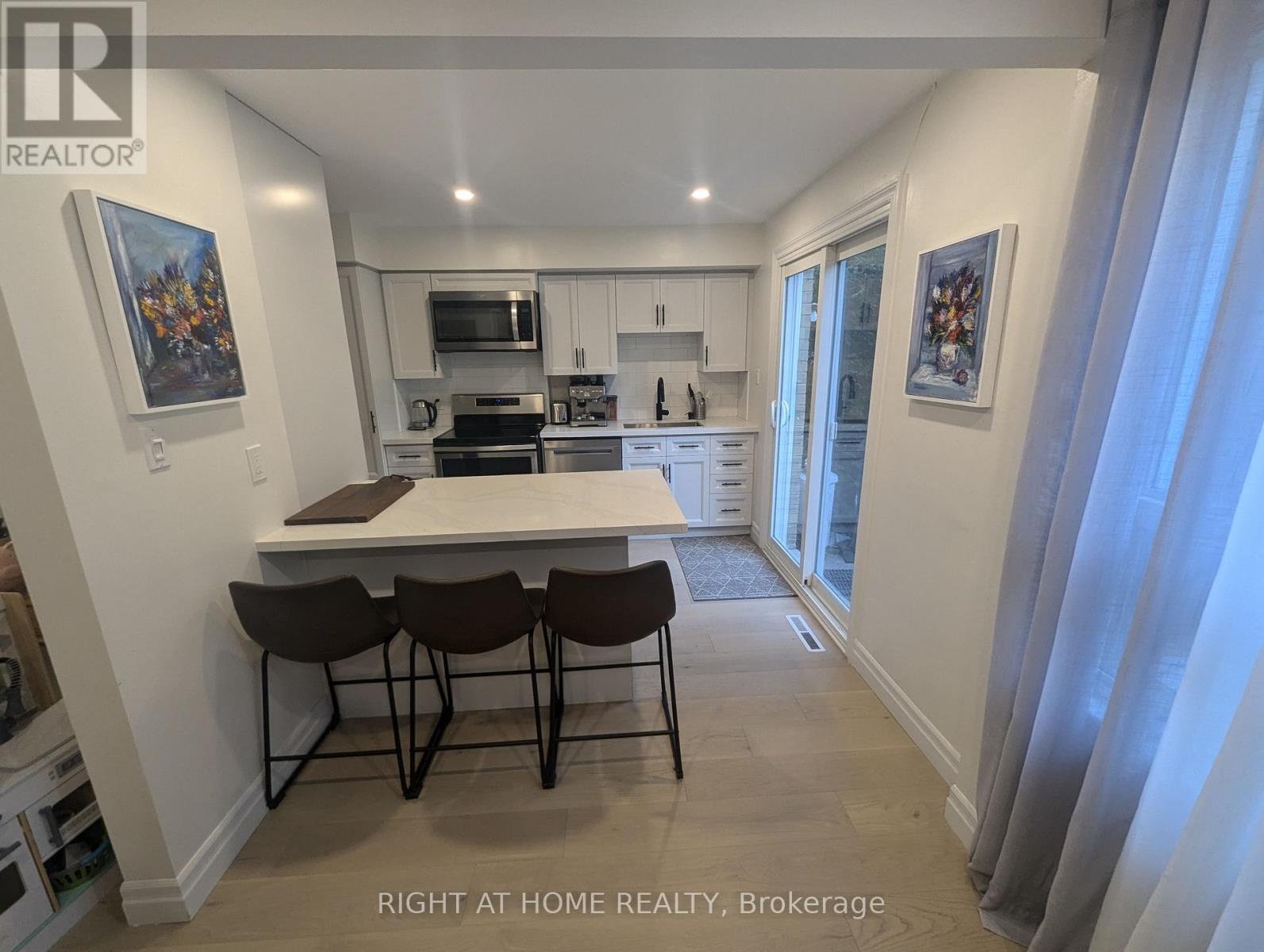 6 Broadpath Road, Toronto, Ontario  M3C 2B5 - Photo 4 - C13522226