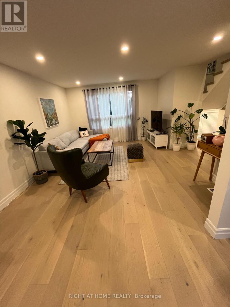 6 Broadpath Road, Toronto, Ontario  M3C 2B5 - Photo 7 - C13522226