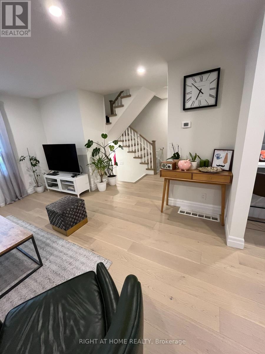 6 Broadpath Road, Toronto, Ontario  M3C 2B5 - Photo 8 - C13522226