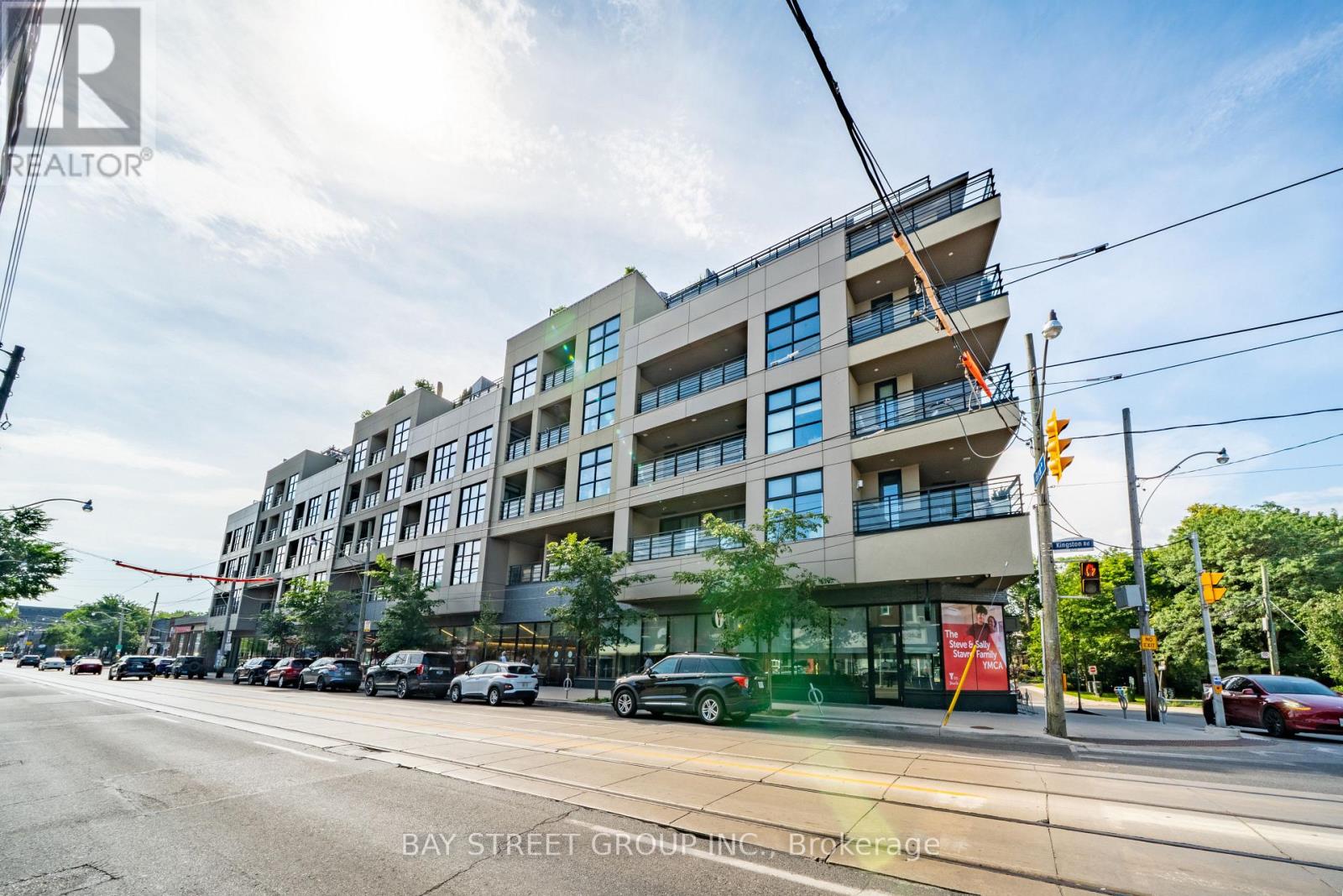 <div class="slider-price">$949,000</div><p>208 - 365 Beech Avenue, Toronto, Ontario</p>