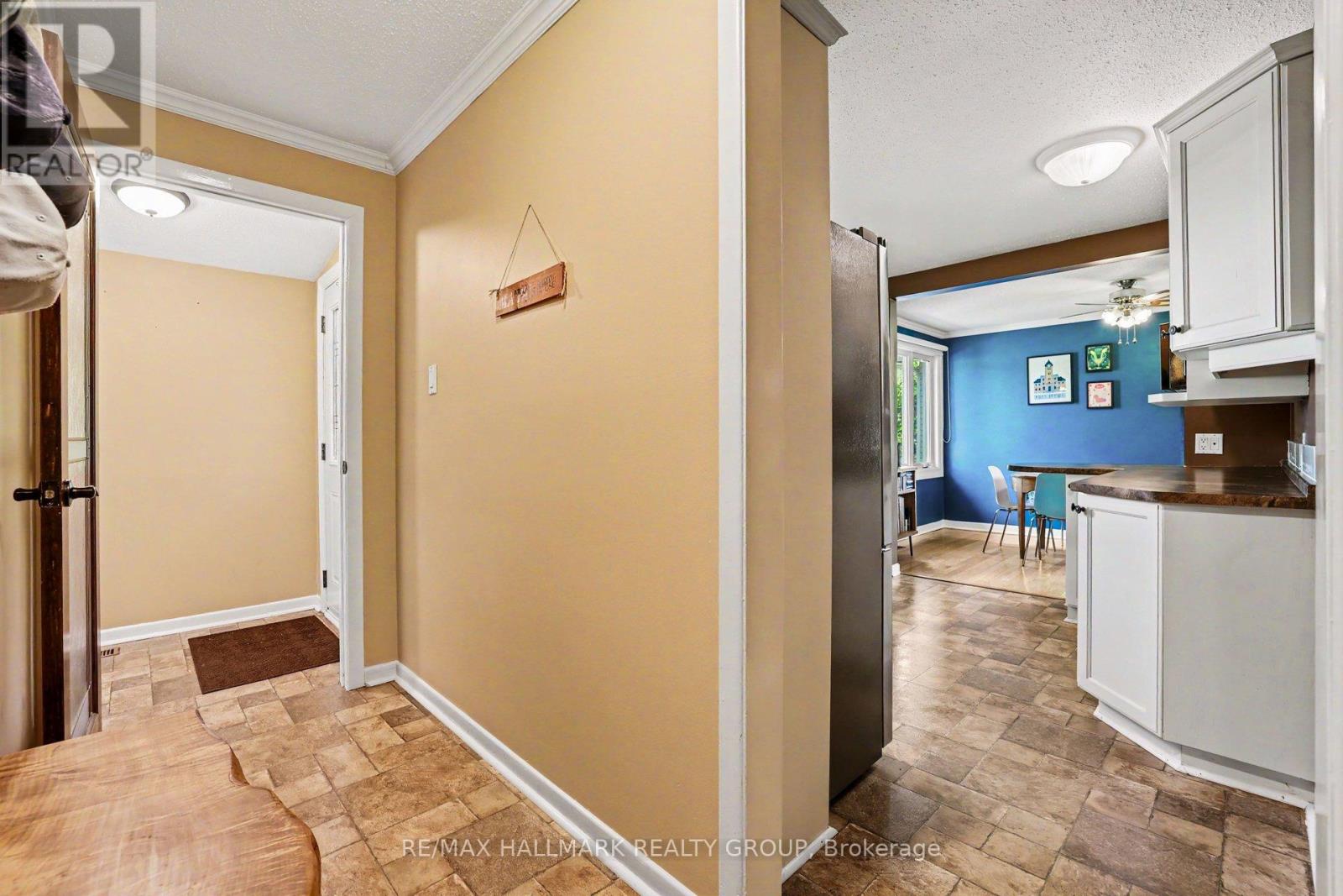 33 Newbury Avenue, Ottawa, Ontario  K2E 6K7 - Photo 6 - X13491800