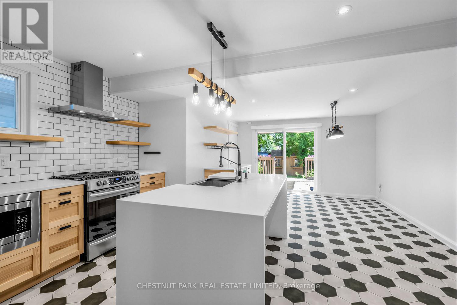 25 Kenworthy Avenue, Toronto, Ontario  M1L 3B1 - Photo 6 - E13520684