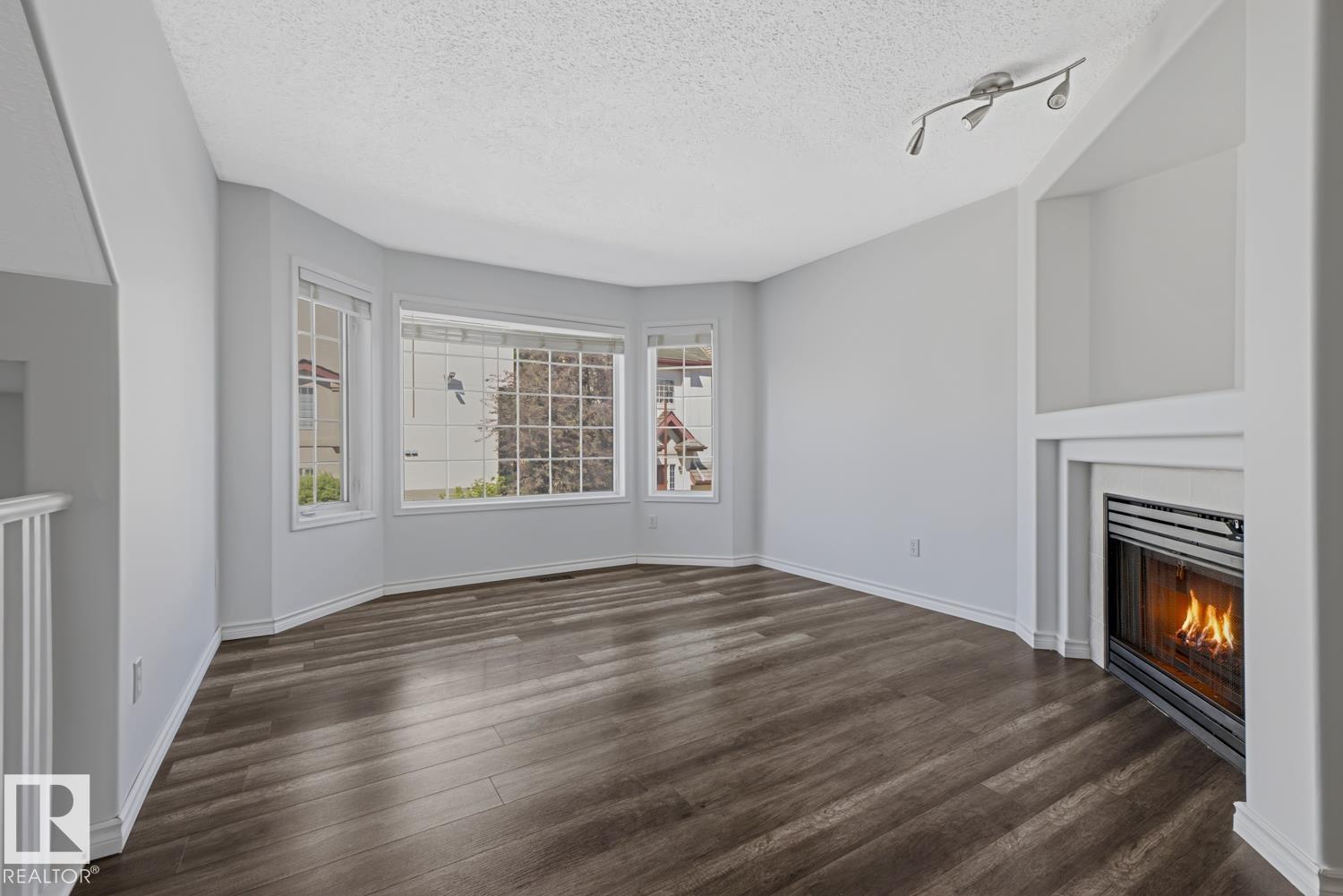 #6 1237 Carter Crest Rd NW, Edmonton, Alberta  T6R 2R2 - Photo 4 - E4497099