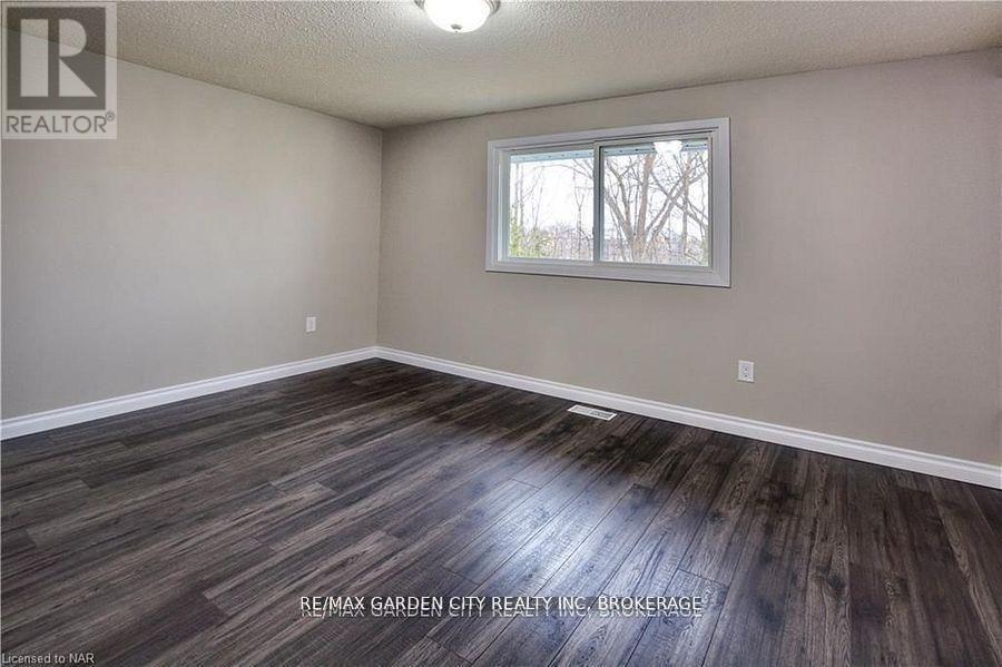 -Main Unit (2 Floors) - 49 Bendingroad Crescent, St. Catharines, Ontario  L2N 5R4 - Photo 7 - X13522402
