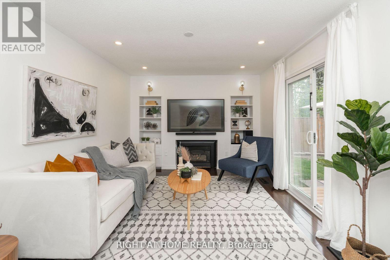 11 Law Crescent, Richmond Hill, Ontario  L4C 5K7 - Photo 5 - N13522478