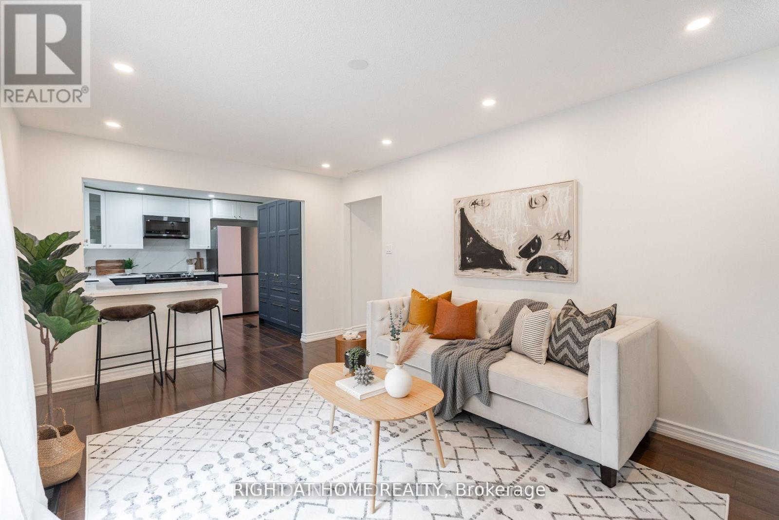 11 Law Crescent, Richmond Hill, Ontario  L4C 5K7 - Photo 6 - N13522478
