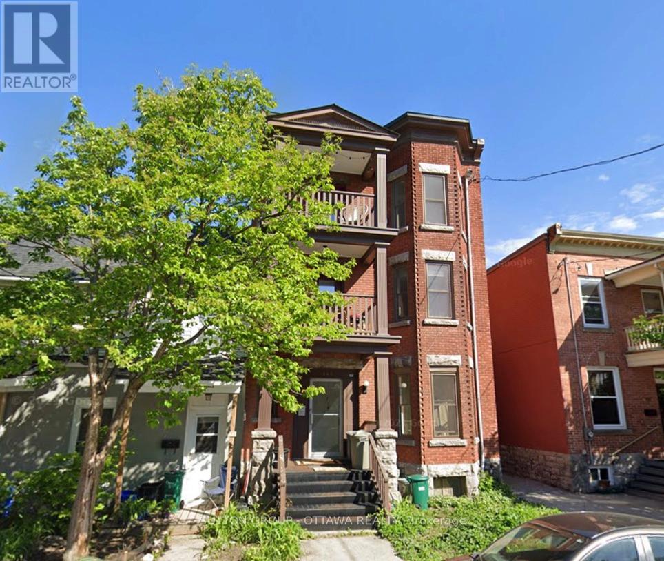 <h3>$1,800 Monthly</h3><p>2a - 149 St Andrew Street, Ottawa, Ontario</p>