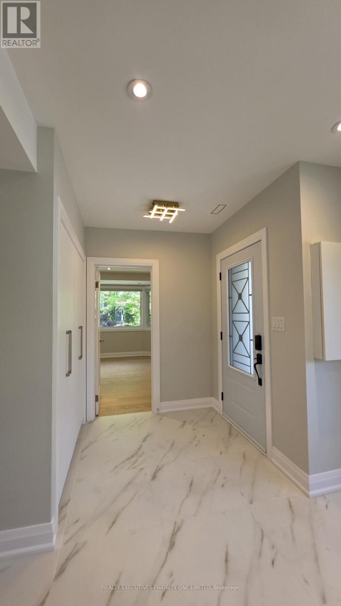 Main - 10 Lascelles Boulevard, Toronto, Ontario  M4V 2B5 - Photo 12 - C13522548