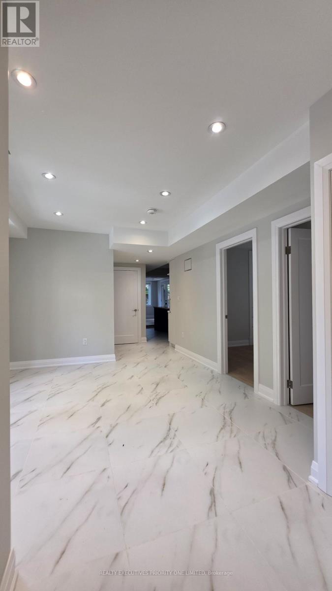 Main - 10 Lascelles Boulevard, Toronto, Ontario  M4V 2B5 - Photo 15 - C13522548
