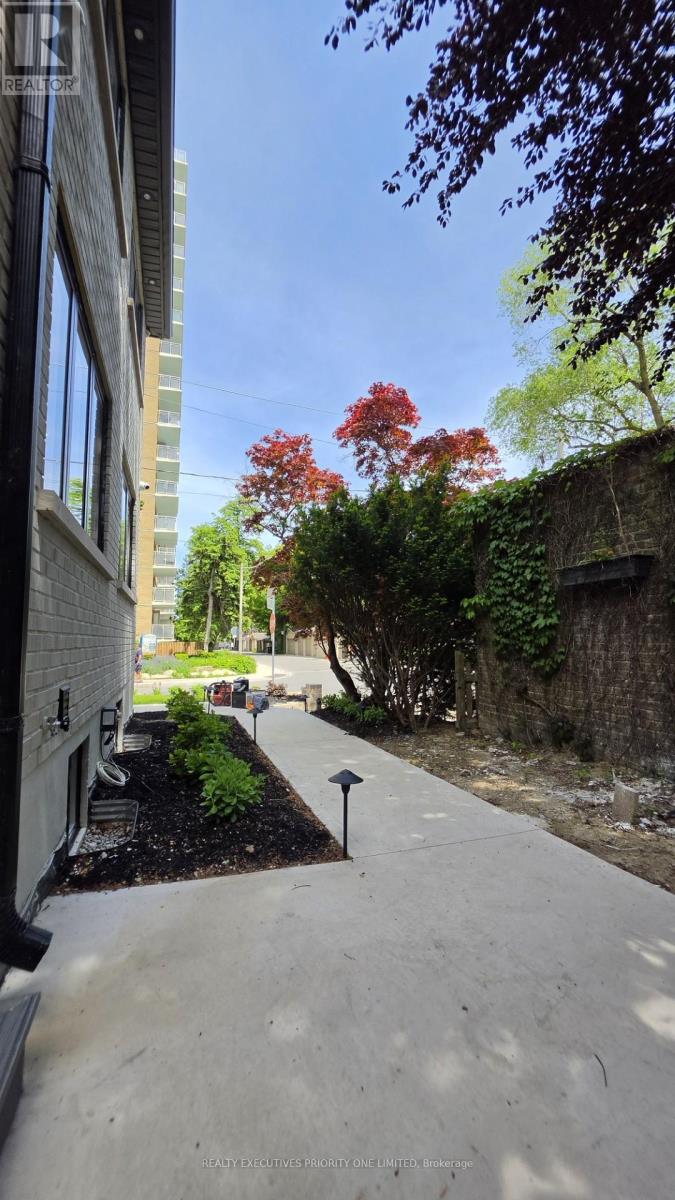 Main - 10 Lascelles Boulevard, Toronto, Ontario  M4V 2B5 - Photo 2 - C13522548