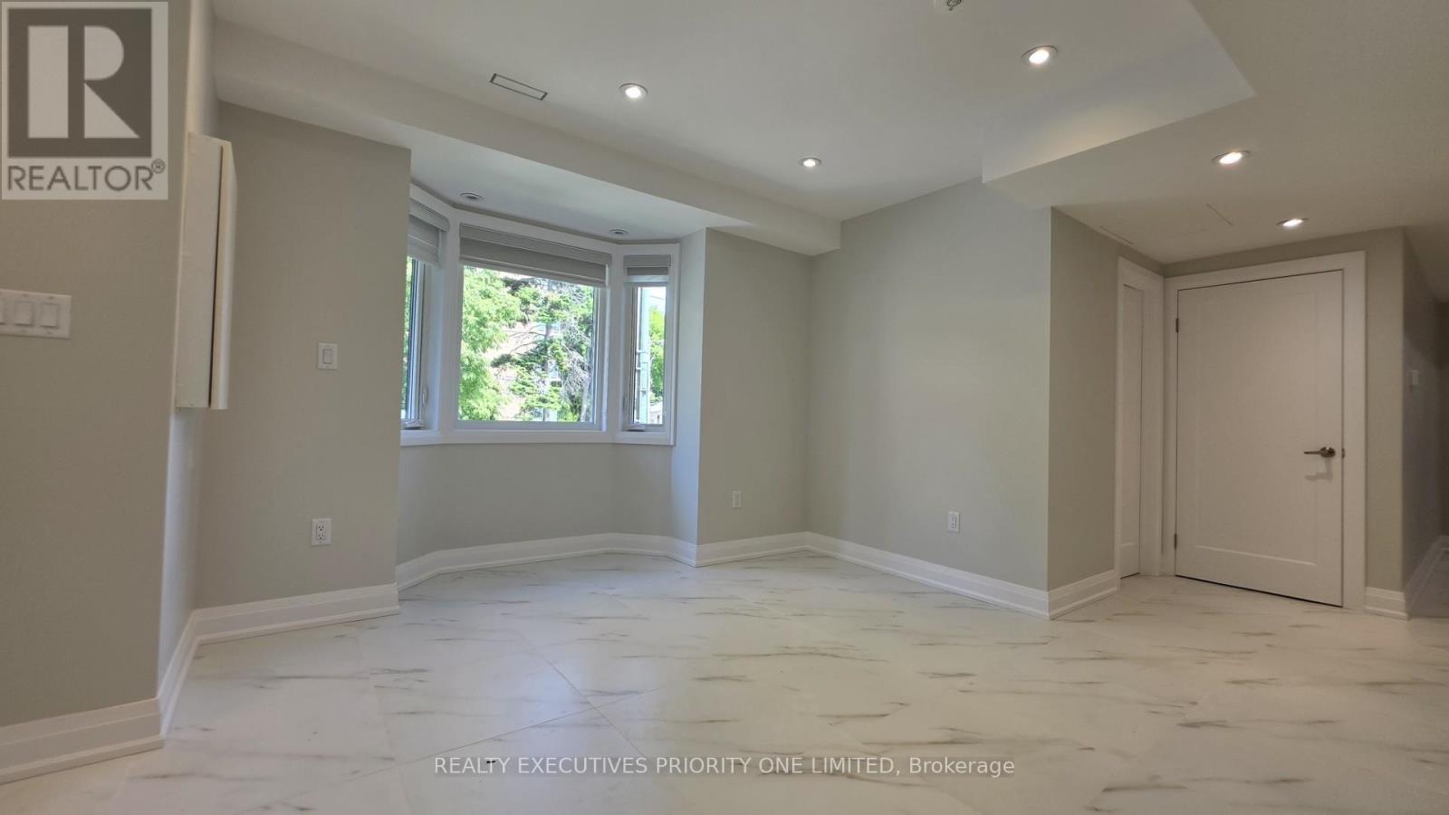 Main - 10 Lascelles Boulevard, Toronto, Ontario  M4V 2B5 - Photo 23 - C13522548