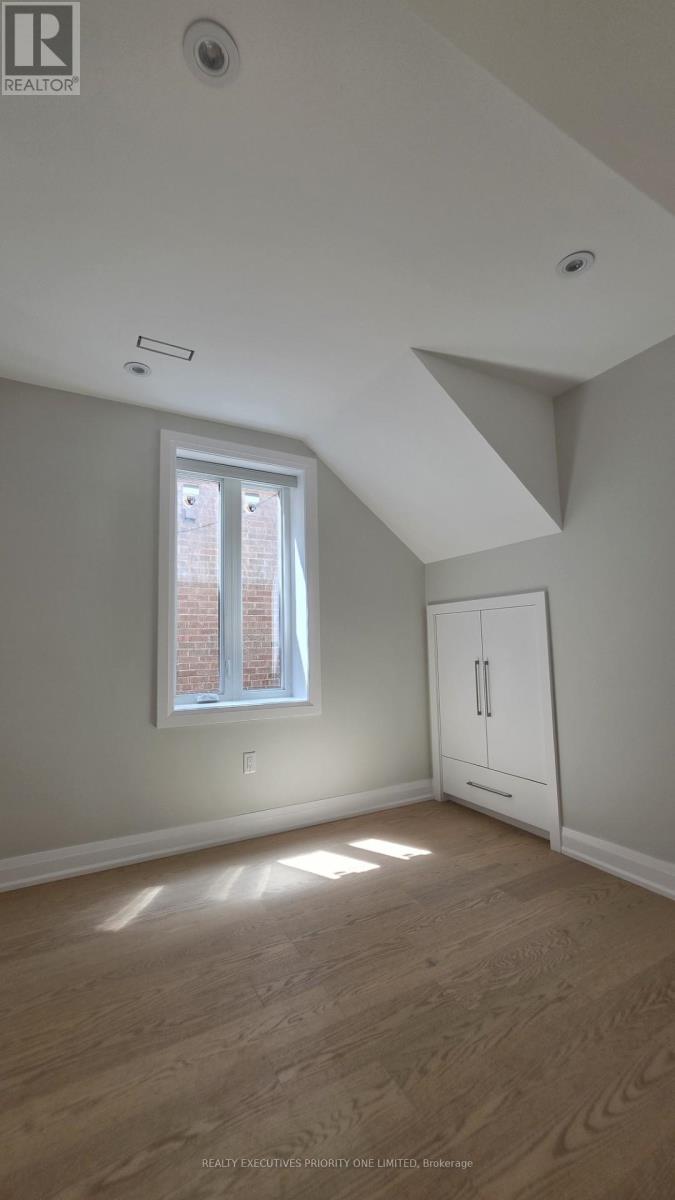 Main - 10 Lascelles Boulevard, Toronto, Ontario  M4V 2B5 - Photo 6 - C13522548