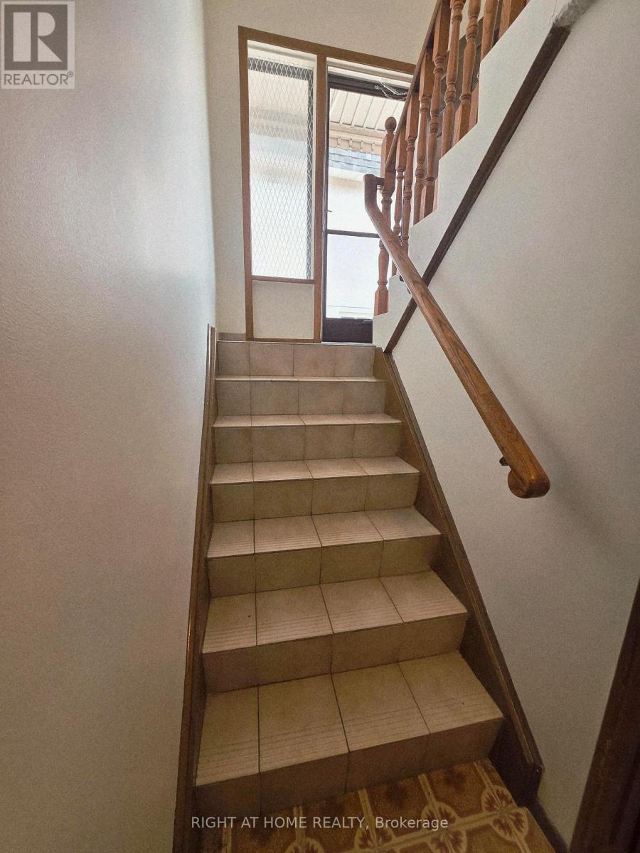 Lower - 252 Maple Leaf Drive, Toronto, Ontario  M6L 1P1 - Photo 18 - W13522516