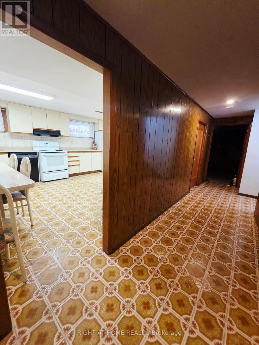 Lower - 252 Maple Leaf Drive, Toronto, Ontario  M6L 1P1 - Photo 6 - W13522516