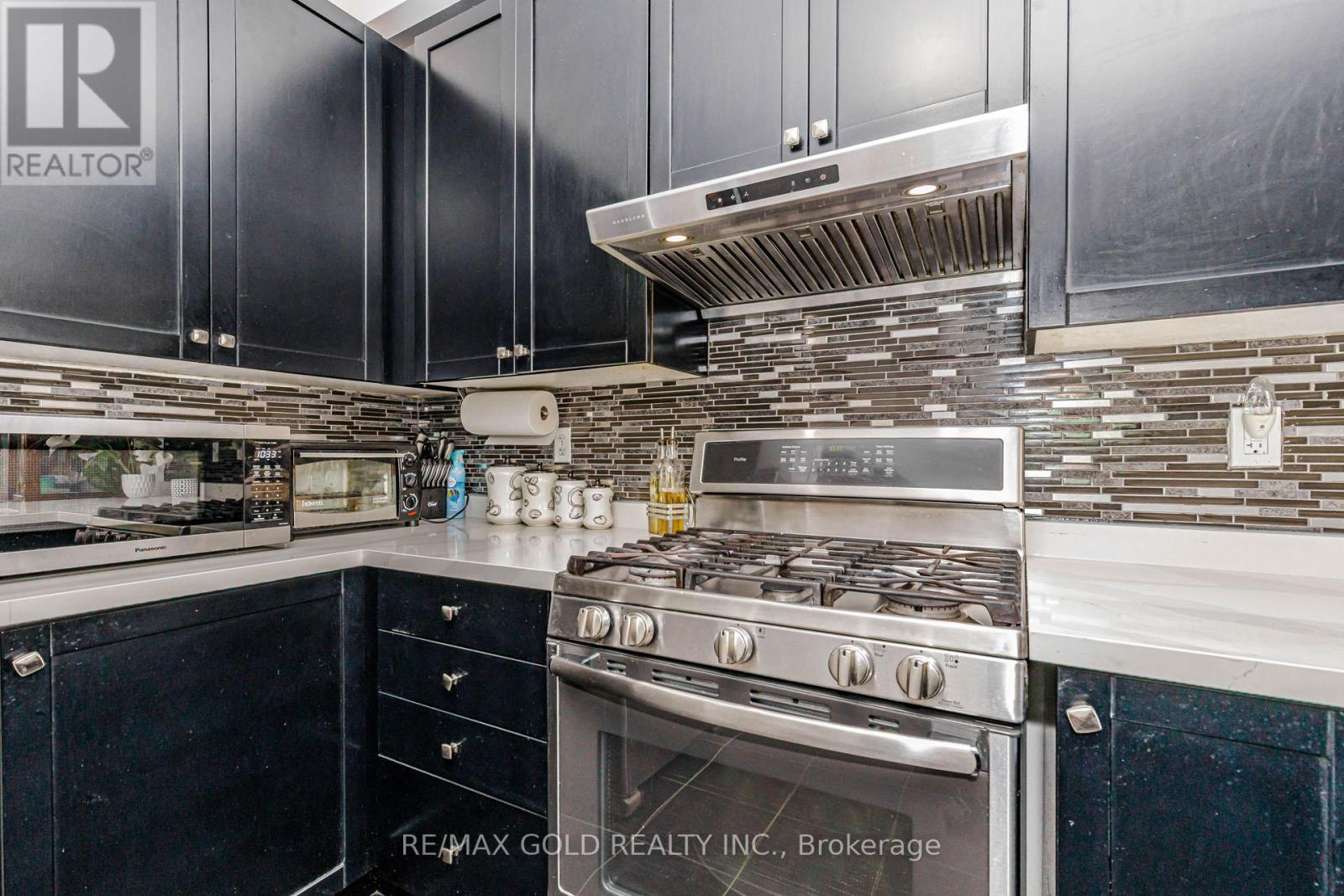 12 Fitzgibson Street, Brampton, Ontario  L6Y 5Y5 - Photo 15 - W13522538