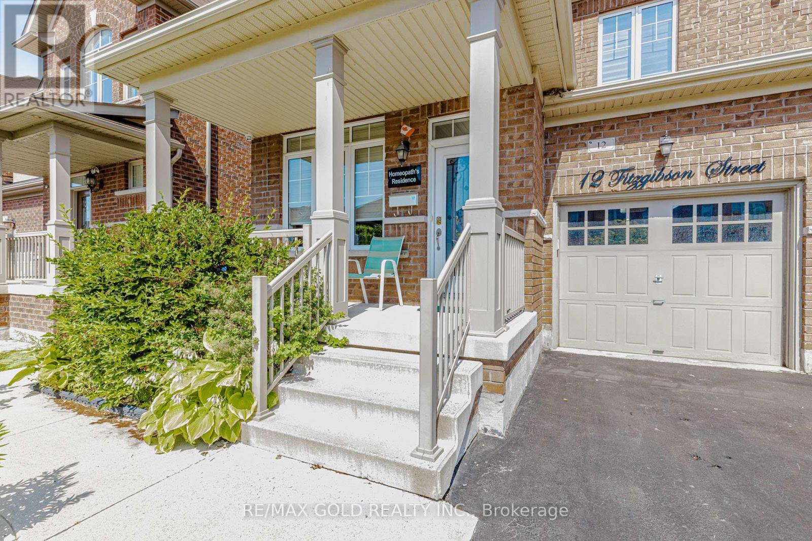 12 Fitzgibson Street, Brampton, Ontario  L6Y 5Y5 - Photo 3 - W13522538