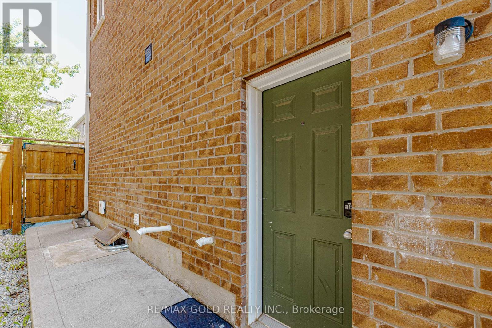 12 Fitzgibson Street, Brampton, Ontario  L6Y 5Y5 - Photo 39 - W13522538
