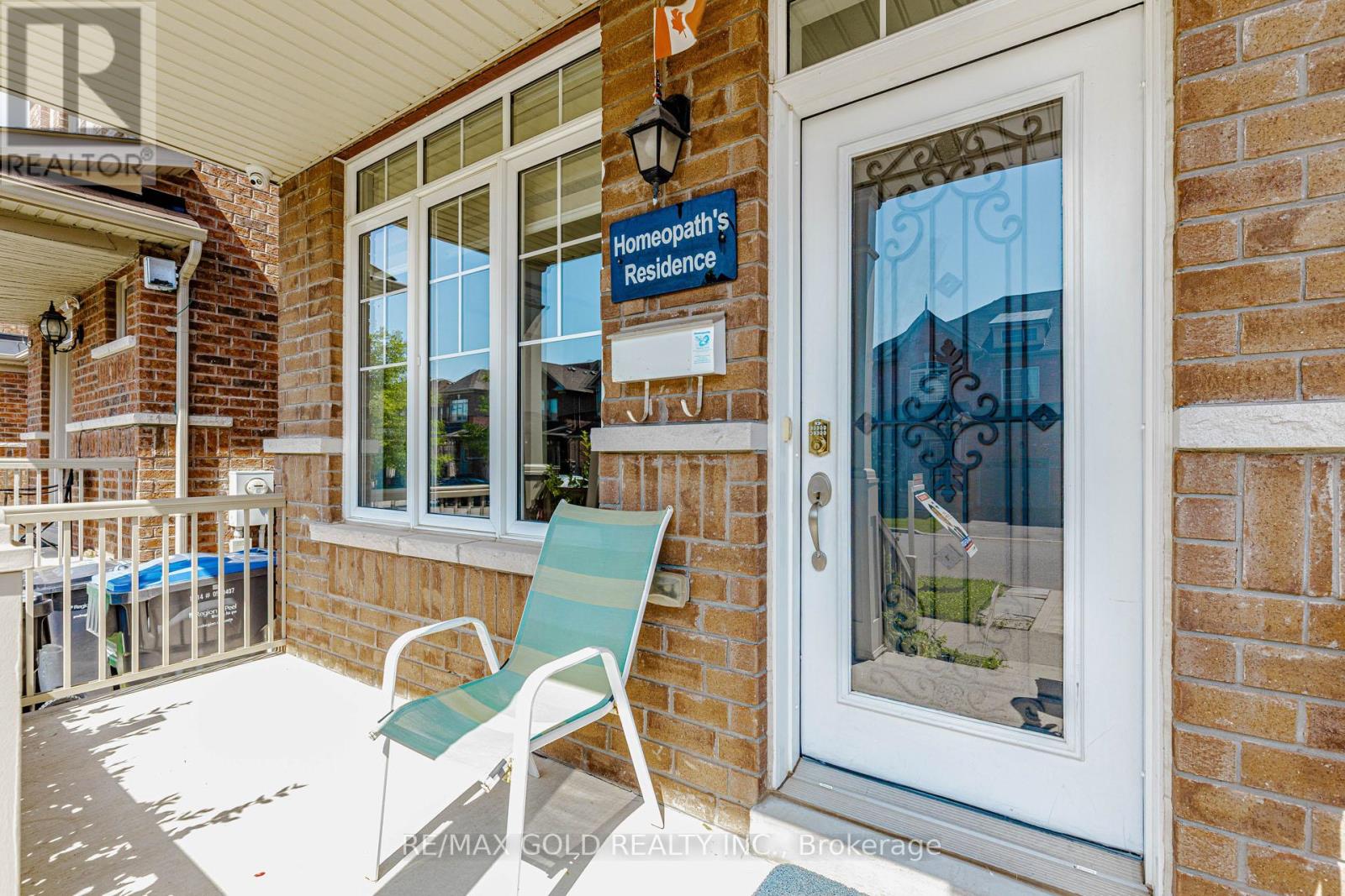 12 Fitzgibson Street, Brampton, Ontario  L6Y 5Y5 - Photo 4 - W13522538