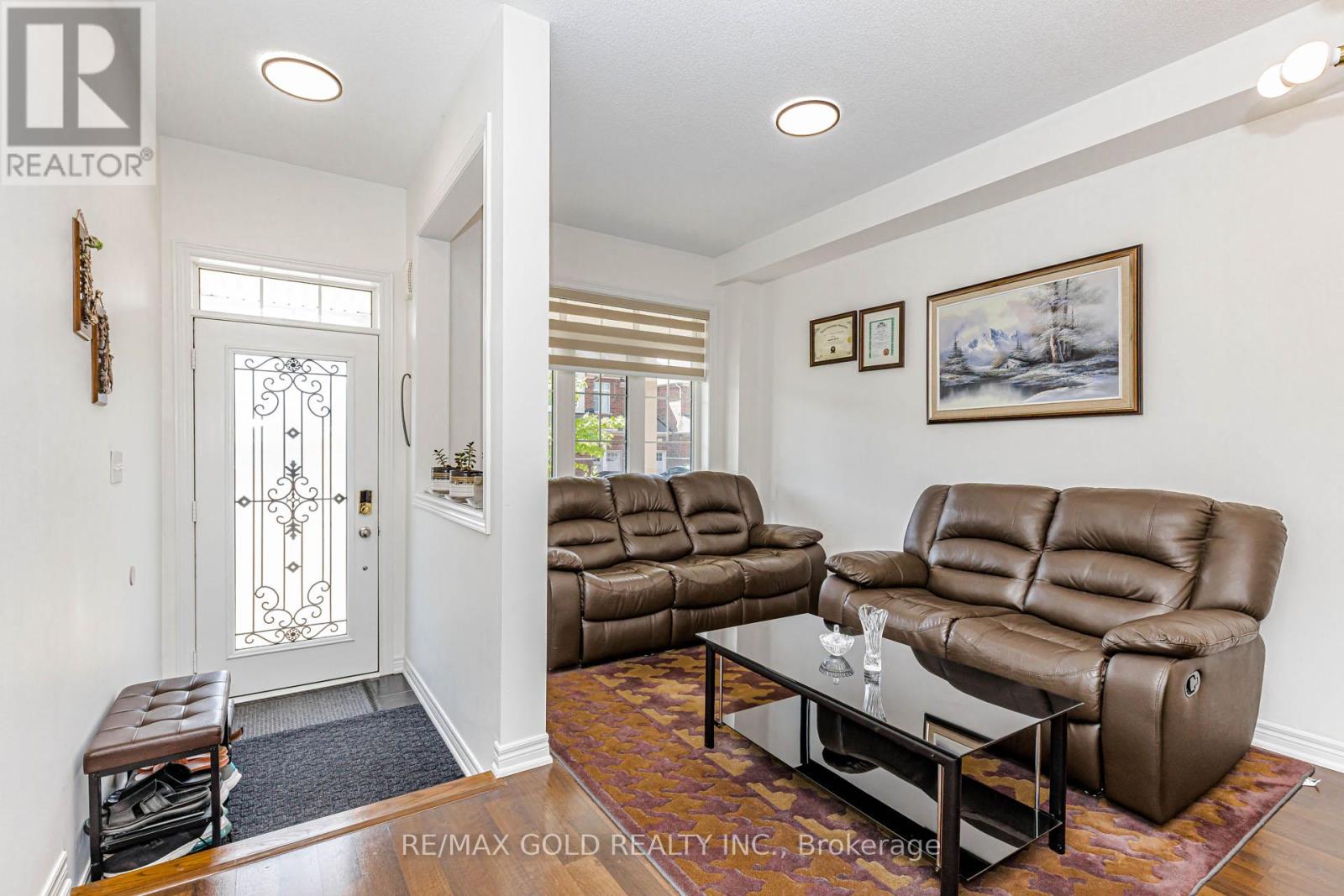 12 Fitzgibson Street, Brampton, Ontario  L6Y 5Y5 - Photo 7 - W13522538