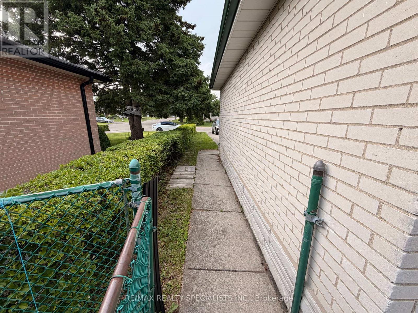 22 Beechwood Crescent, Brampton, Ontario  L6T 1Y1 - Photo 24 - W13522518
